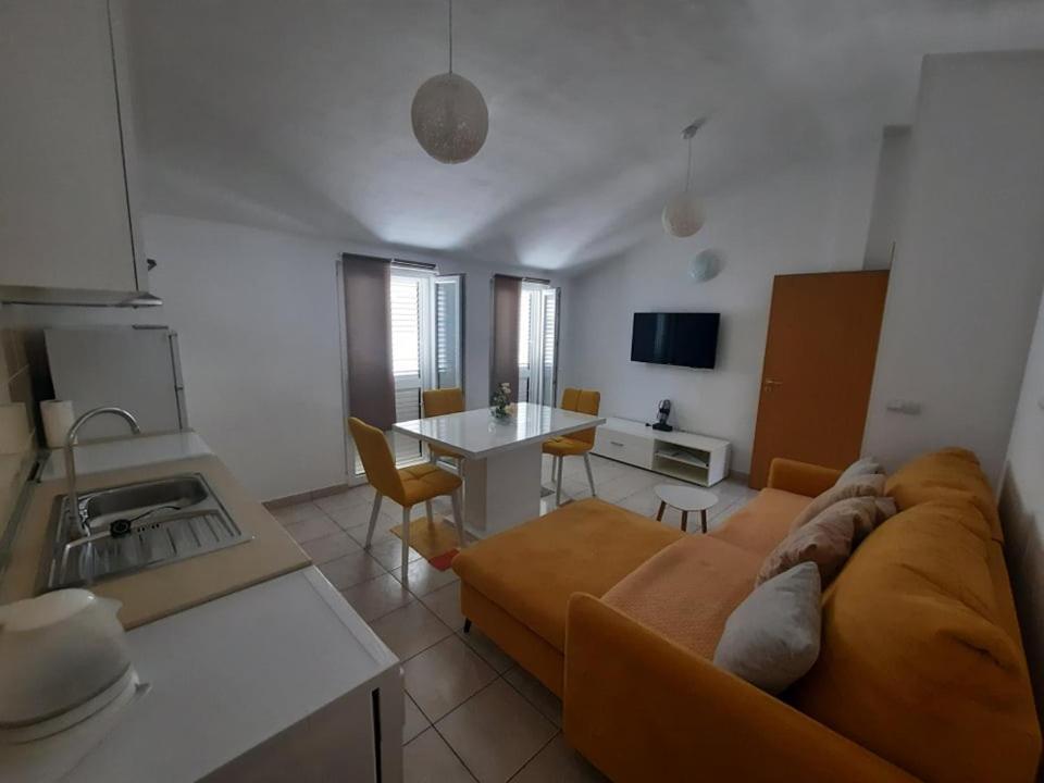 Ojdana Zivkovic * Rogoznica (Sibenik-Knin)